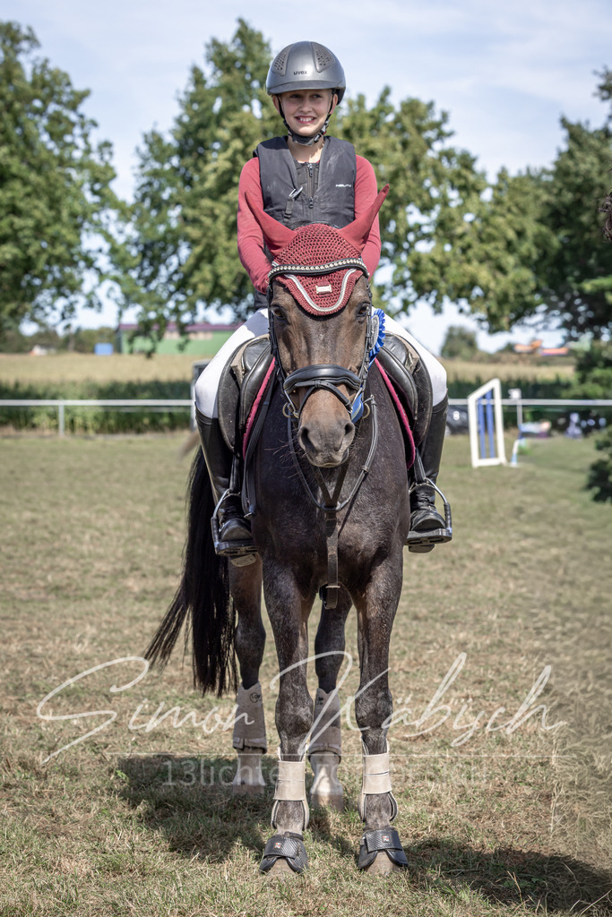 20250907-_3LI0455 | Tierfotografie Pferde, Hunde, Katzen, Haustiere.
Turnierfotografie Reitturniere, Reiten, Springreiten, Dressur in Hanau, dem Main-Kinzig-Kreis und dem Rhein-Main- Gebiet um Frankfurt
