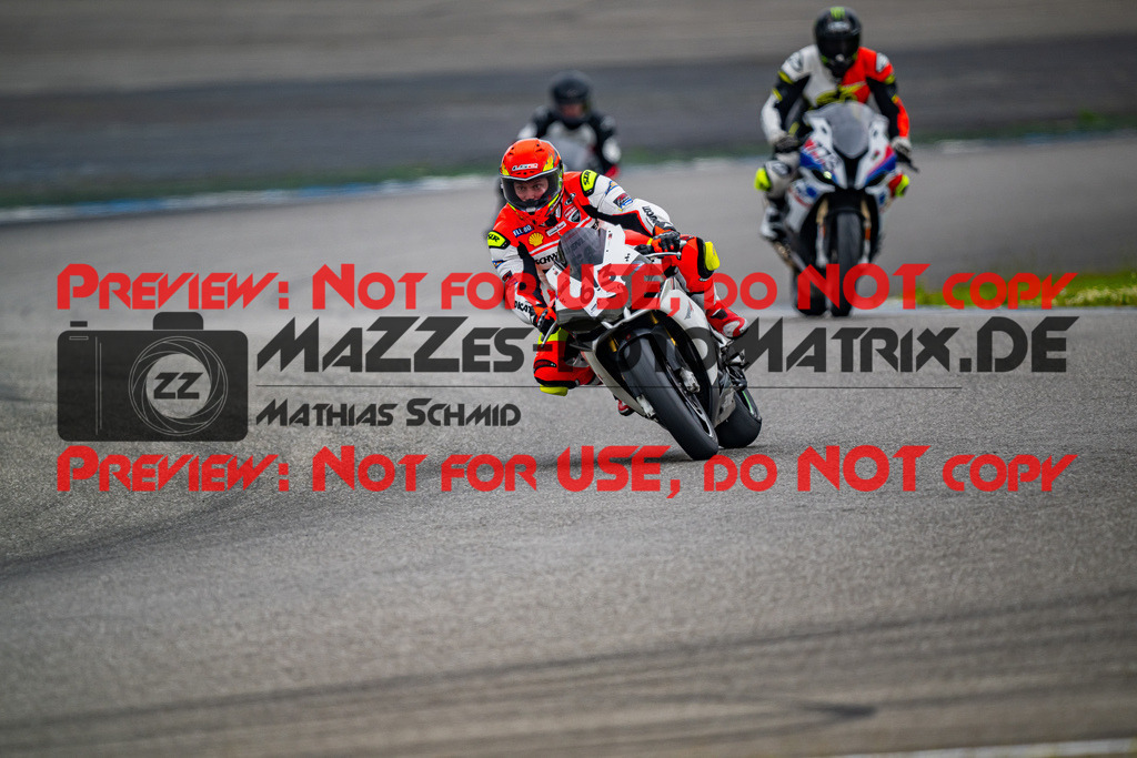 MaZZes_FotoMatrix_240701_6007705_8261 | ROT