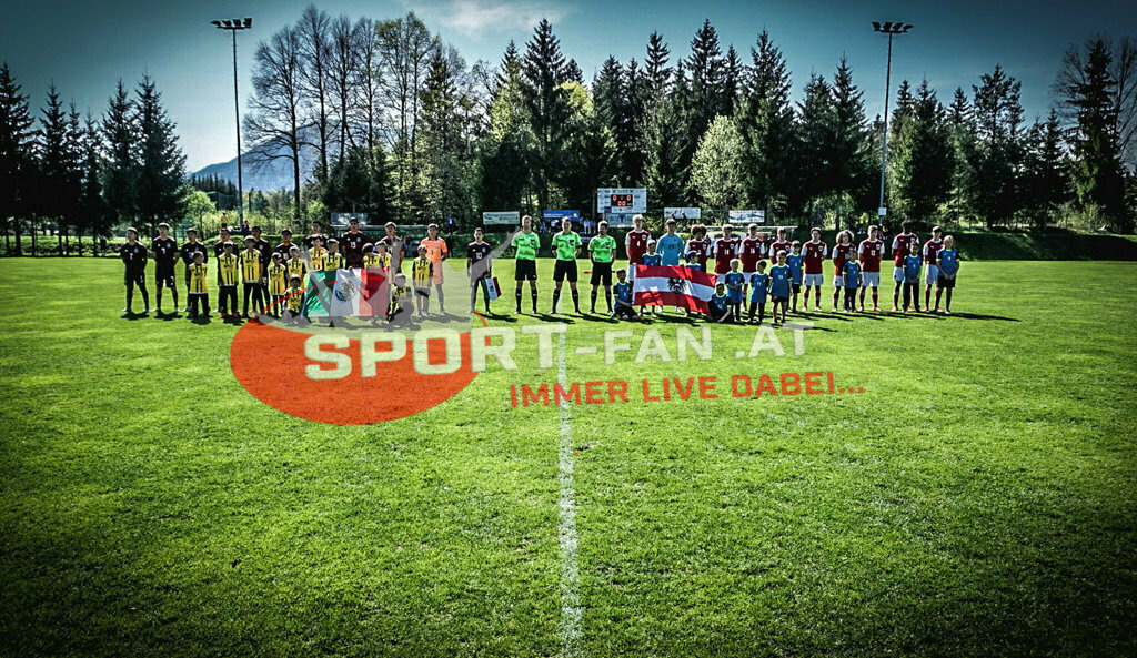 AUSTRIA U15 - MEXICO U15 | Einlauf ; AUSTRIA U15 - MEXICO U15 am 29.04.2022 in Arnoldstein
(Sportplatz), AUSTRIA, (Photo by Ernst Krawagner sport-fan.at) - Realisiert mit Pictrs.com