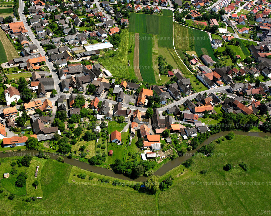 2626326 | ECKARTSWEIER 09.06.2006 Ortsansicht am Rande von landwirtschaftlichen Feldern und Nutzflächen  in Eckartsweier im Bundesland Baden-Württemberg, Deutschland // Village view on the edge of agricultural fields and land  in Eckartsweier in the state Baden-Wuerttemberg, Germany Foto: Gerhard Launer