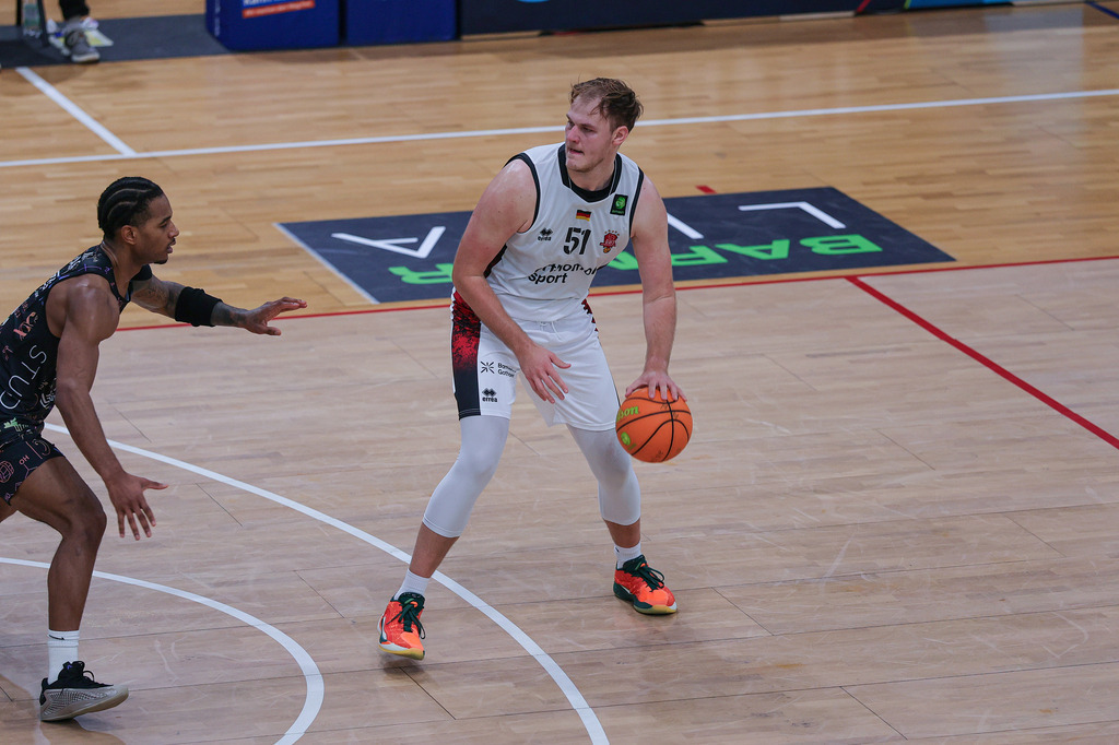 Pro A BAYER GIANTS vs Uni Baskets Münster-71 | Fotos von Basketballspielen aus dem Raum NRW fotografiert von Gero Mueller-Laschet und Daniel Schaefer - Realisiert mit Pictrs.com