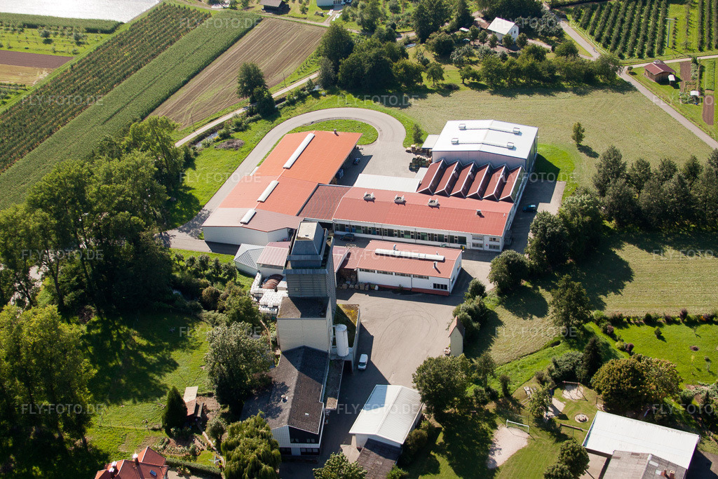 Luftbild: Kraewa GmbH. Theodor Walz Kunst u. Kundenmühle im Ortsteil Erlach in Renchen im Bundesland Baden-Württemberg in Deutschland. Foto: IMG_31566.jpg vom 09.08.2010 durch Werner Riehm/FLY-FOTO.de