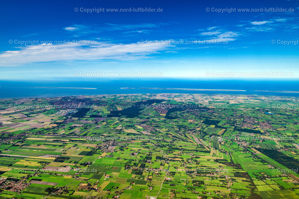 Norden_Norddeich_ELS_7153050923 | NORDEN 05.09.2023 Stadtgebiet mit Außenbezirken und Innenstadtbereich in Norden mit Feldern und Wiesen im Bundesland Niedersachsen, Deutschland. // Urban area with outskirts and inner city area in the north with fields and meadows in the state of Lower Saxony, Germany. Foto: Martin Elsen