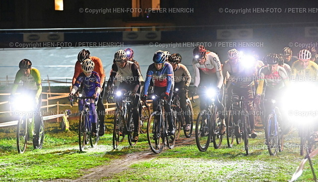 20221207-8348-trainingsweltmeisterschaft-cross-HENFOTO | 07.12.2022 Start 4. v. li. Gastfahrer Straßen-Profi Max WALSCHEID (Cofidis) - Radsport Radrennbahn Velodrom VC Darmstadt Cross-Trainings-Weltmeisterschaft 9. Lauf - Sieger ist wer nach 40 Minuten Dauer die längste Strecke die meisten Runden zurückgelegt hat (HEN-FOTO) - Realisiert mit Pictrs.com