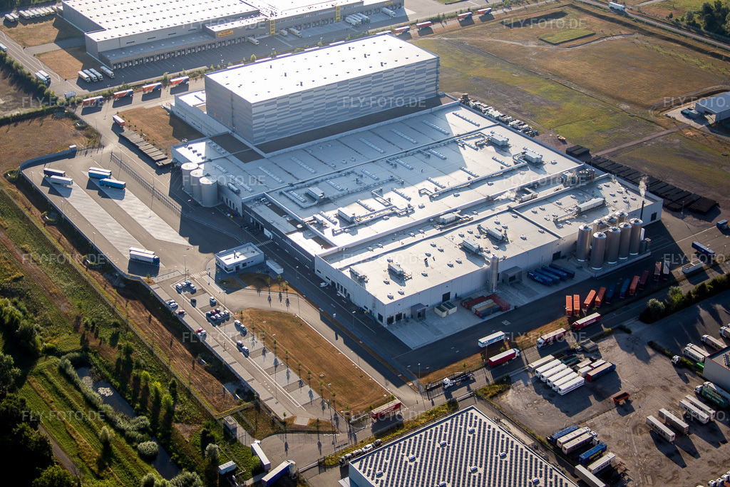 Luftbild: Pfälzer Erfrischungsgetränke GmbH in Wörth am Rhein im Bundesland Rheinland-Pfalz in Deutschland. Foto: IMG_083835.jpg vom 26.07.2015 durch Werner Riehm/FLY-FOTO.deMEG Gruppe - MEG Gruppe
