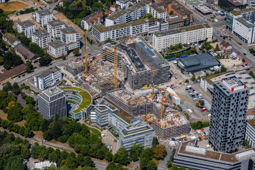 4034706 | STUTTGART 22.07.2020 Baustelle zum Neubau eines Mehrfamilien- Wohn- und Geschäftshauses MAYLIVING + MAYOFFICE an der Maybachstraße im Ortsteil Bahnhof Feuerbach in Stuttgart im Bundesland Baden-Württemberg, Deutschland. Weiterführende Informationen bei: GIEAG Immobilien AG,  Implenia AG,  KRESINGS ARCHITEKTUR GMBH,  Möhrle + Partner Freie Landschaftsarchitekten BDLA/IFLA,  kappes ipg GmbH. // Construction site for the new residential and commercial building MAYLIVING + MAYOFFICE on Maybachstrasse in the district Bahnhof Feuerbach in Stuttgart in the state Baden-Wurttemberg, Germany. Further information at: GIEAG Immobilien AG,  Implenia AG,  KRESINGS ARCHITEKTUR GMBH,  Moehrle + Partner Freie Landschaftsarchitekten BDLA/IFLA,  kappes ipg GmbH. Foto: Gerhard Launer