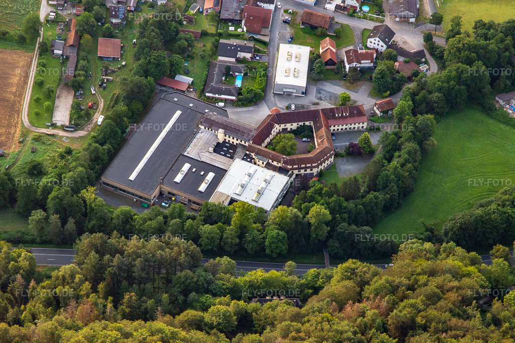 Luftbild: Jakob Maul GmbH im Ortsteil Zell in Bad König im Bundesland Hessen in Deutschland.Foto: IMG_142678.jpg vom 19.07.2024 durch Werner Riehm/FLY-FOTO.deAuflösung des Originals: 5472 x 3648 pxBürobedarf-Markenprodukte vom Profi in Top-Markenqualität - MAUL Deutschland