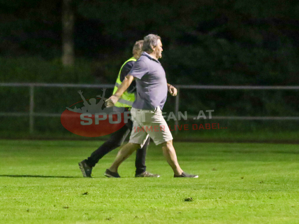 VST Völkermarkt - SVG Bleiburg 2-2, Kärntner Liga 2. Runde | Zuschauer am Feld VST Völkermarkt - SVG Bleiburg 2-2 am 08.08.2023 in Völkermarkt
(Lilienberg Arena), Austria, (Photo by Ernst Krawagner sport-fan.at) - Realisiert mit Pictrs.com