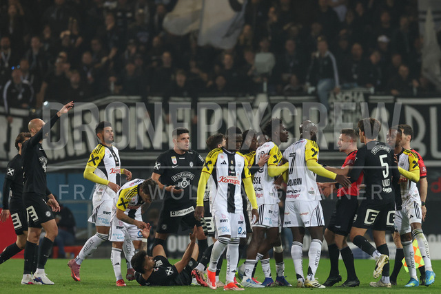 SK Puntigamer Sturm Graz vs LASK – Championship Group    | Graz, Austria, 22.Apr.26 - SOCCER - ADMIRAL Bundesliga, SK Puntigamer Sturm Graz vs LASK. The image shows heavy emotions after red card by both teams.      
