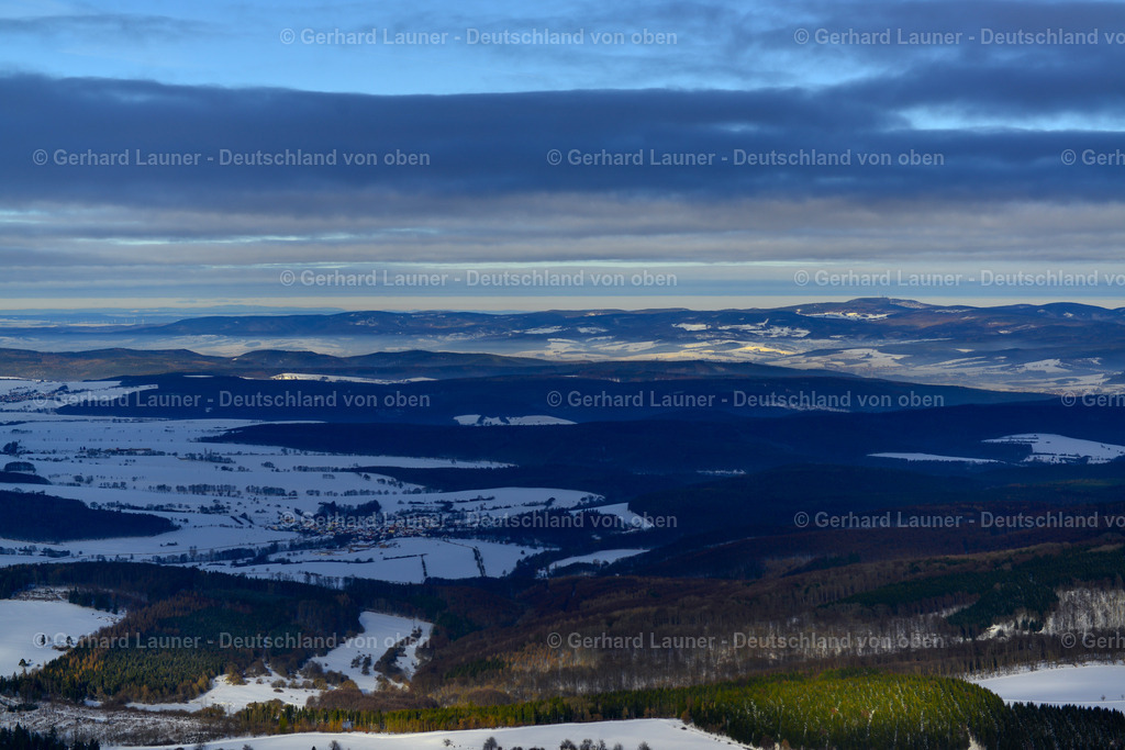 3700073 | Blick über winterliche Landschaft zum Thüringer Wald