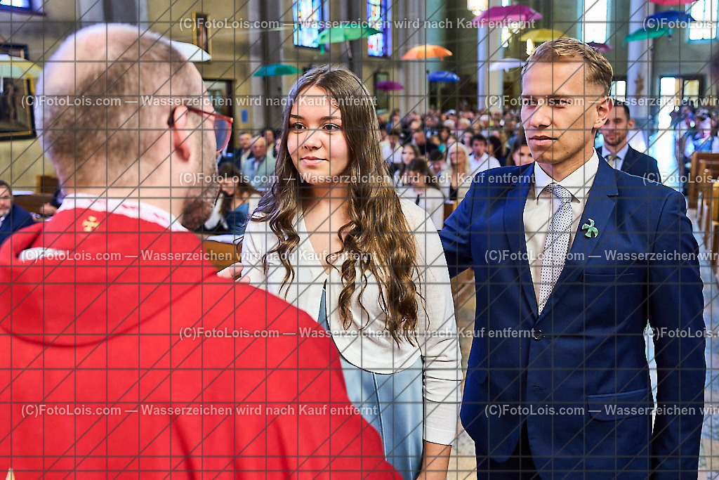 ALP1031_PfarrFirmung Wieselburg_Firmvorgang | (C)FotoLois.com, Alois Spandl, Firmung in der Pfarrkirche Wieselburg mit Generalvikar Dr. Christoph Weiss, Dechant Pfarrer Daniel Kostrzycki und Monignore Franz Dammerer, Sa 15. Juni 2024.