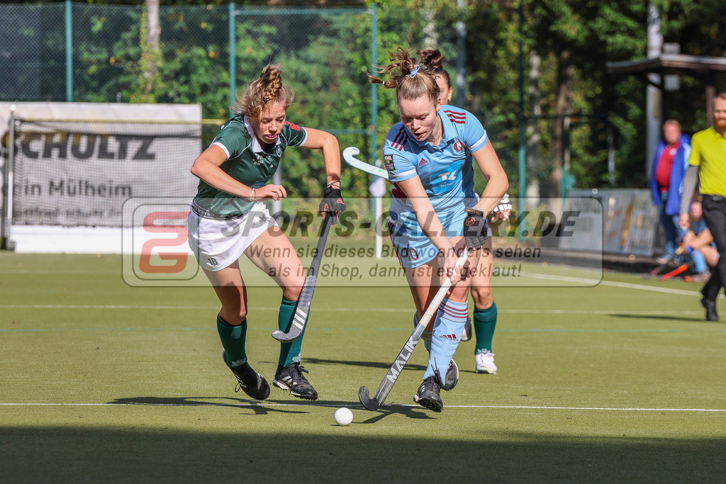 MJ_2022-10-08_Damen_HTCU-UHC-25 | Lena Micheel (UHC Hamburg #10) &amp; Carla Schrafen (Uhlenhorst Mülheim #18), Uhlenhorst Mülheim - UHC Hamburg am 8.10.2022 im Waldstadion, Mülheim a. d. Ruhr