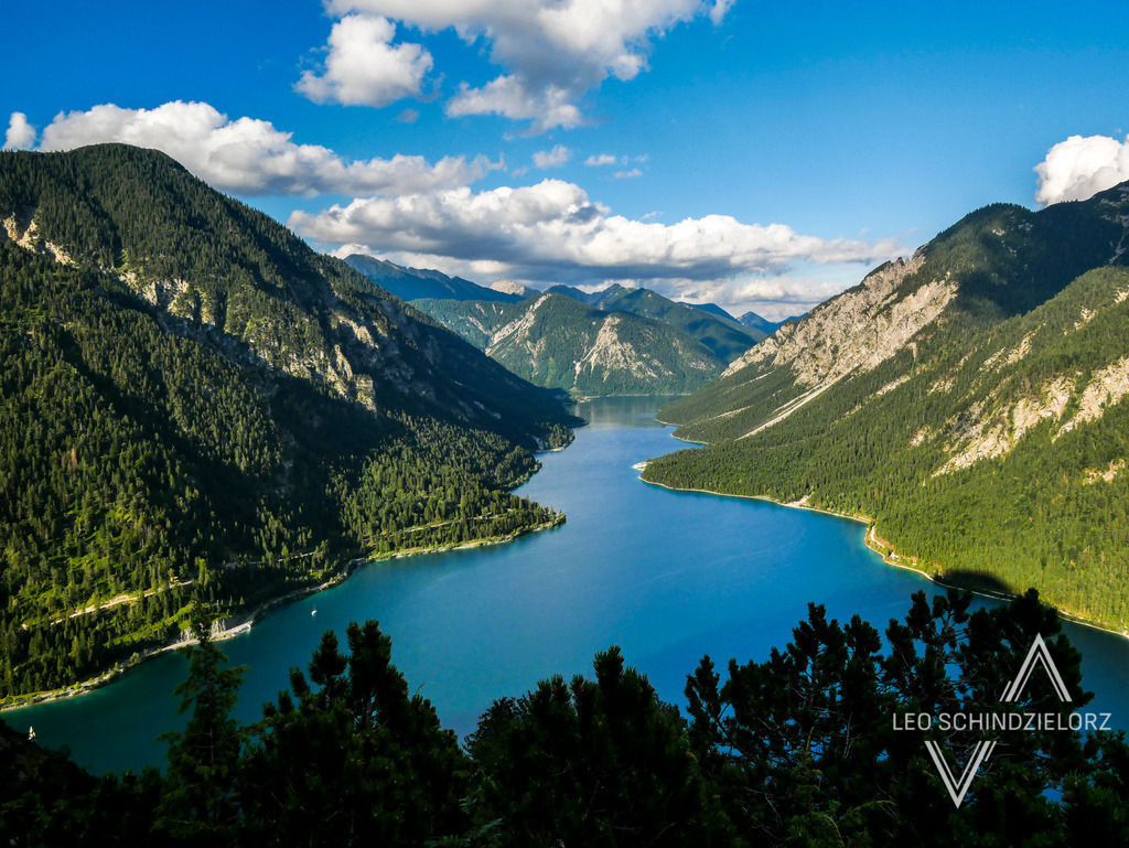 Fotografie_Leo_Schindzielorz_AT_Sommer_Tirol_Plansee_20181108_IMG_2628 | Atmosphärische Landschaftsbilder & Drohnenaufnahmen aus dem Allgäu, Tirol, Südtirol & der Schweiz – ideal für Leinwanddrucke & zur stilvollen Raumgestaltung. - Realisiert mit Pictrs.com