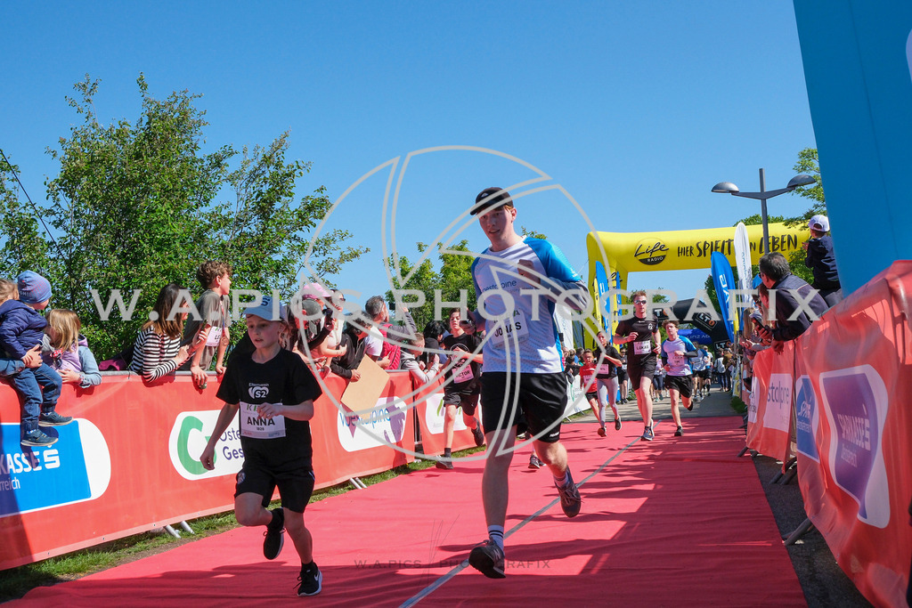 ..... | LINZ,AUSTRIA,27.April 24, Int. 3 Brückenlauf Linz  , Image shows: Photo: WAPICS / Michael ring