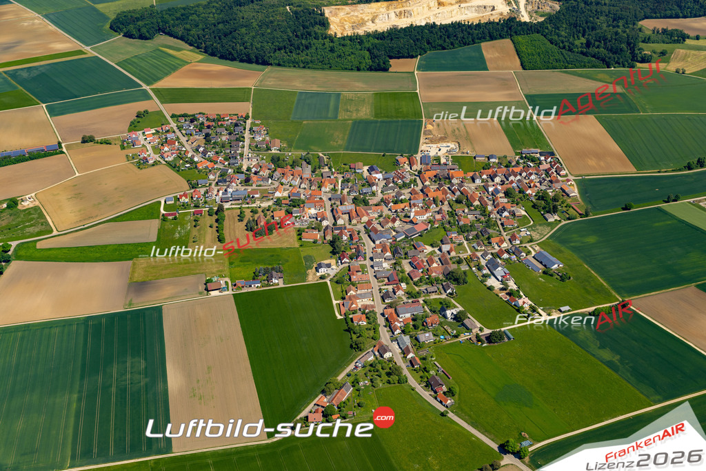 Die Luftaufnahme Mauren - Harburg wurde 2022 vom Flugzeug aus (keine Drohne) erstellt. Hohe Auflösung -für große Poster und Wandbilder geeignet - Garantiert!