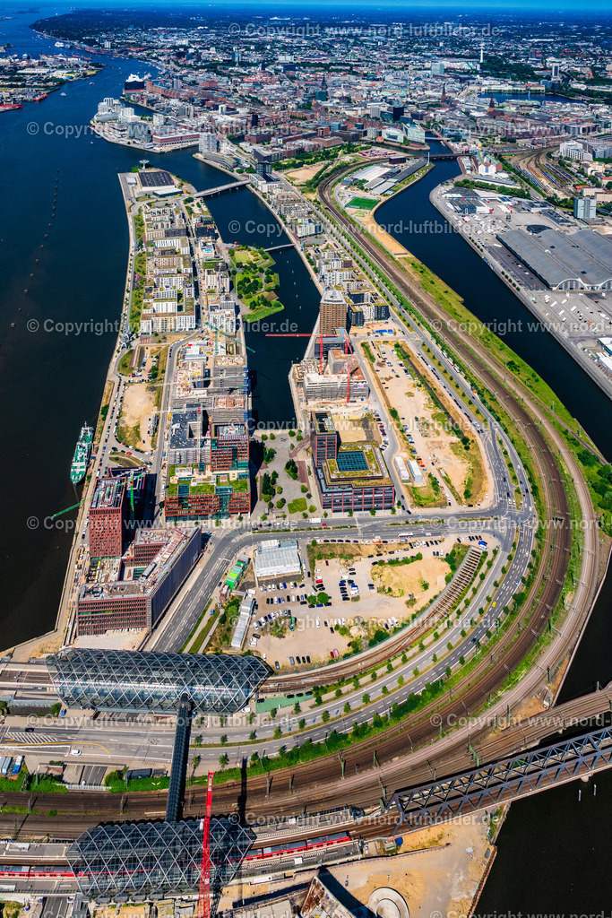 Hamburg_Baakenhafen_Hafencity_ELS_0886200625 | HAMBURG 16.06.2025 Baustellen für Wohn- und Geschäftshäuser im Baakenhafen entlang der der Baakenallee in der HafenCity in Hamburg, Deutschland. Weiterführende Informationen bei: AUG. PRIEN Bauunternehmung (GmbH & Co. KG),  BVE Bauverein der Elbgemeinden eG,  Baugenossenschaft Hamburger Wohnen eG,  Johann Daniel Lawaetz-Stiftung,  Richard Ditting GmbH & Co. KG,  bof architekten,  florian krieger - architektur und städtebau gmbh. // Construction sites for residential and commercial buildings in the Baakenhafen along the Baakenallee in HafenCity in Hamburg, Germany. Further information at: AUG. PRIEN Bauunternehmung (GmbH & Co. KG),  BVE Bauverein der Elbgemeinden eG,  Baugenossenschaft Hamburger Wohnen eG,  Johann Daniel Lawaetz-Stiftung,  Richard Ditting GmbH & Co. KG,  bof architekten,  florian krieger - architektur und staedtebau gmbh. Foto: Martin Elsen