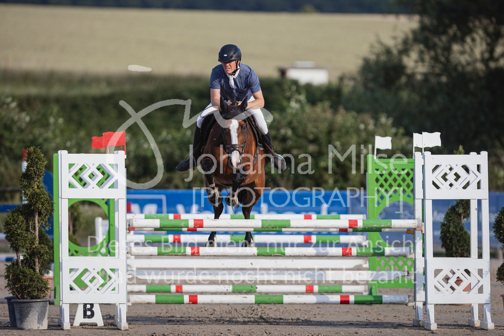240628_LüPfSpTa_L-Spr-341 | Deine schönsten Turniermomente als professionelle Fotos! Entdecke hochwertige Pferdesport-Fotografie im Online-Shop. Jetzt Fotos finden & bestellen!