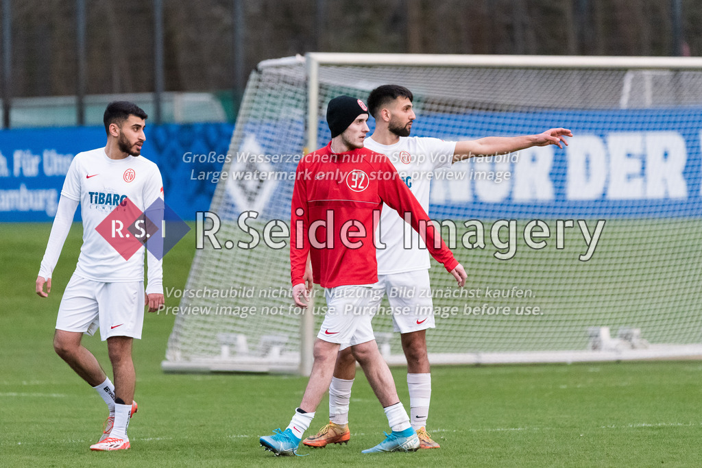 Fußball, Saison 2022/23, Freundschaftsspiel, Hamburger SV II (U21) - Eimsbütteler TV, Trainingsplatz am Volksparkstadion (Hamburg), 28.03.2023 | Hammed Umer Nawaz (#11, ETV), Blerim Qestai (#6, ETV), Bamo Karim Mohamed (#47, ETV)
