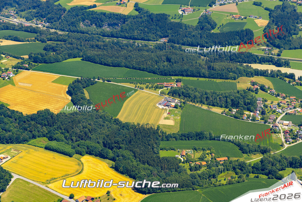 Aktuelles Luftbild von Vornbach Neuhaus am Inn - Die Luftaufnahme wurde 2022 mittels UL-Flugzeug erstellt ( keine Drohne ) - hochauflösende Kamera-Systeme von  Canon -Beste Qualität - Für grossformatige Ausdrucke geeignet. Die Geschenkidee !