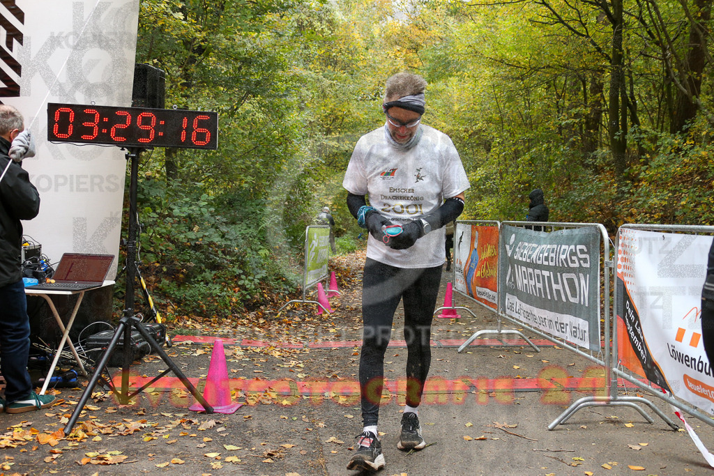 251026_1330_EX1_3586 | Sportfotografie im Rhein-Sieg Kreis, Köln, Bonn, NRW, Rheinland Pfalz, Hessen, etc. Unser Tätigkeitsfeld umfasst den Laufsport vom Volkslauf über den Marathon, Duathlon, Triathon bis zum Ultralauf wie Kölnpfad Ultra oder Schindertrail.