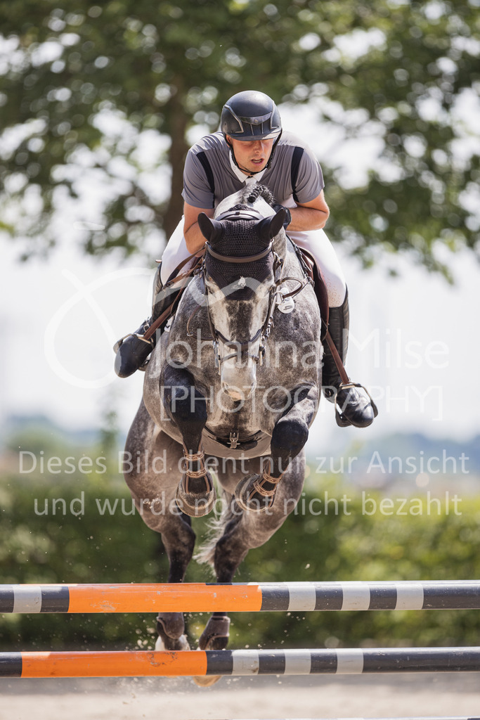 230616_Lemwerder_Springpf-L2-714 | Deine schönsten Turniermomente als professionelle Fotos! Entdecke hochwertige Pferdesport-Fotografie im Online-Shop. Jetzt Fotos finden & bestellen!