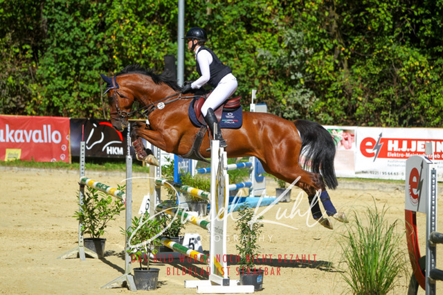 DKP43303 | Turnierfotos kaufen im Webshop von Daniel Kuhl Photography – entdecke professionelle Reitsportfotos aus Turnieren & Events. Hochwertige Turnierbilder online bestellen & sichern. Jetzt Fotos von Reitsportturnieren kaufen!