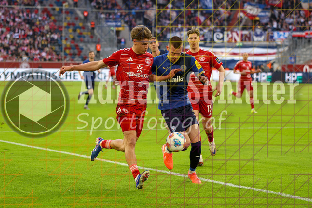 10.04.2026, GER, Fussball, Herren, 2. BL, Saison 2025/2026, Fortuna Düsseldorf - Holstein Kiel | Luca Raimund (Fortuna Düsseldorf) und David Zec (Kiel) im Kampf um den Ball 