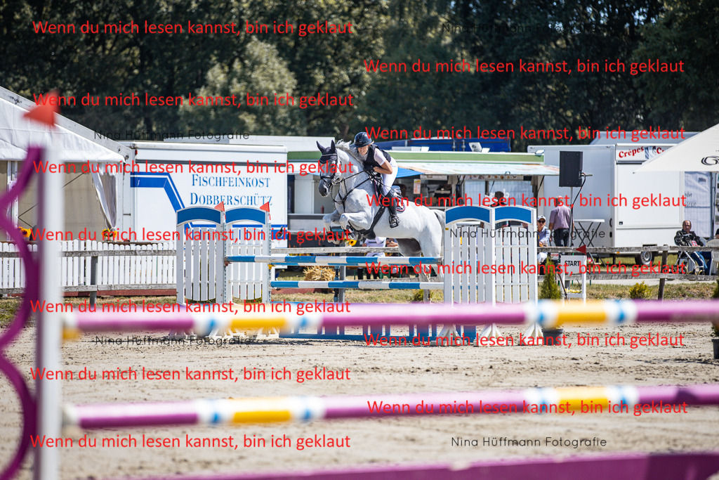 BK1A6327 | Turnierbilder Turnierfotos Nina Hüffmann Turnierfotografie Pferdefotografie Tierzeichnung Haustierzeichnung Pferdezeichnung Hundezeichnung Videograf  - Realisiert mit Pictrs.com