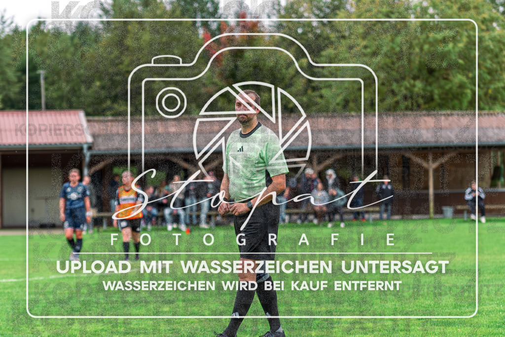 SFBSGF-1028 | Patrick Prüshoff beim Damen Kreisliga HK/CE Spiel zwischen Sportfreunde Bispingen und SG Fulde im Sportplatz Steinbeck/Luhe, Bispingen (Simon Paul Stopat) - Realisiert mit Pictrs.com