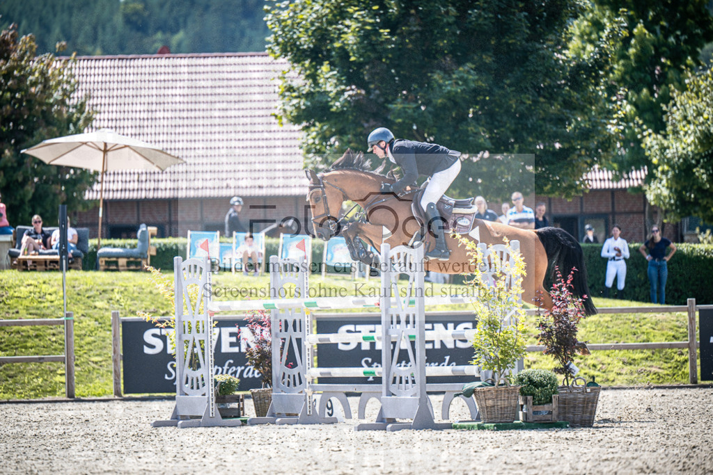 DOS_6121 | Entdecke hochwertige Reitturnierfotos von Foto Oger. Professionell, emotional und authentisch – jetzt Lieblingsmomente im Shop bestellen.Deutschlandweite Turnierfotografie. - Realisiert mit Pictrs.com