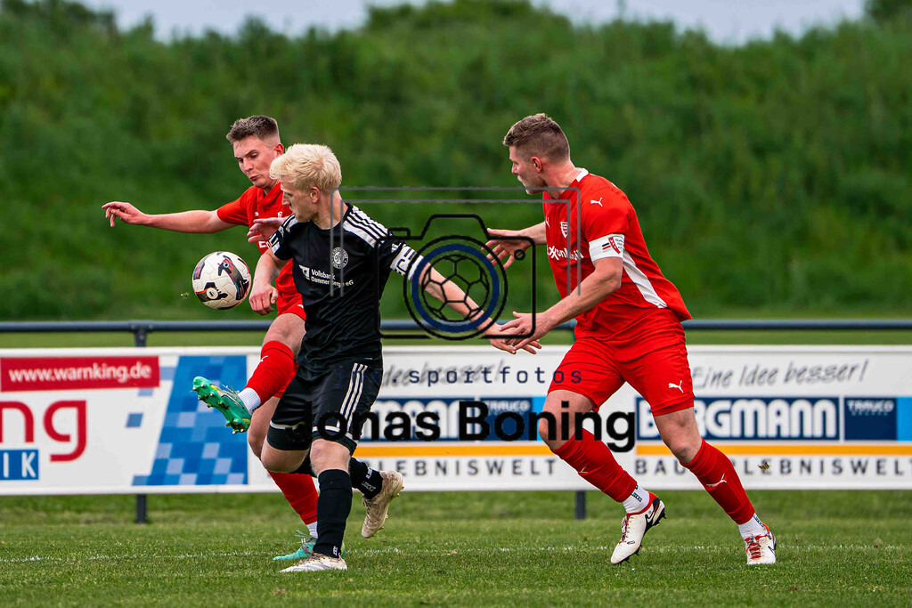 Fußball I Herren I Saison 2025-2026 I Bezirksliga Weser-Ems 4 I 19. Spieltag I VfL Oythe - SW Osterfeine I 07496 | jns.sportfotos - Realisiert mit Pictrs.com