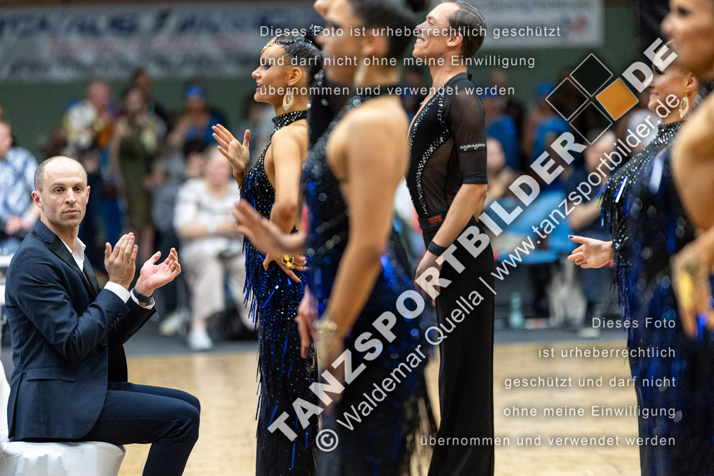 20240406-13586 | Hier finden Sie Tanz Bilder vom Latein und Standard Formationen tanzen. Sportbilder vom Tanzsport. Schöne Fotos und von Weltmeisterschaft, Europameisterschaft, Bundesliga, Regionalliga, Oberliga und Landesliga sowie von GOC Stuttgart, DanceComp, WM Bremen
