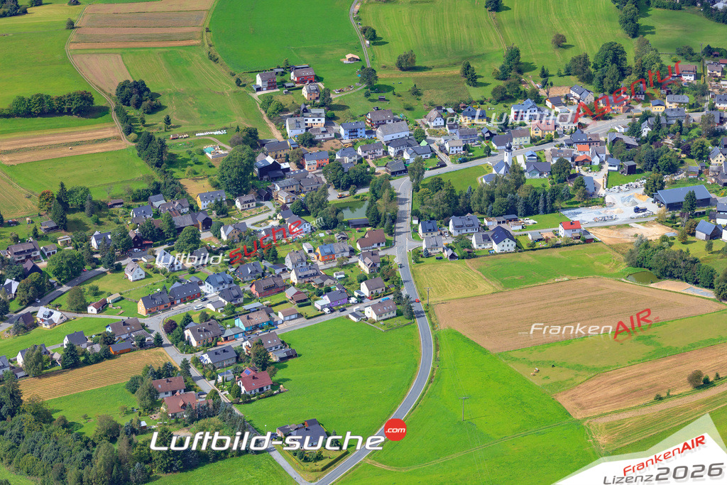 Die Luftaufnahme Carlsgruen - Bad Steben wurde 2017 mittels Flugzeug (keine Drohne) erstellt. Perfekte Schärfe und Druck- Auflösung- Garantiert!