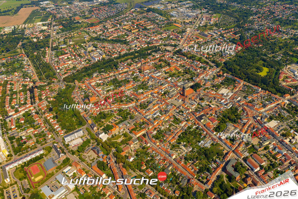 Vs Google Maps Stendal - Die Luftaufnahme wurde 2025 vom UL-Flugzeug heraus erstellt ( keine Drohnenaufnahme ) - Hochauflösende Luftaufnahme - für Wandbilder und großformatige Ausdrucke geeignet. Das besondere Geschenk!Hier alle&nbsp;Infos zur Lizenzierung der LuftaufnahmeWir fliegen auch dieses Jahr wieder in Ihre Region um Luftbilder zu erstellen.- Luftbild anfragen