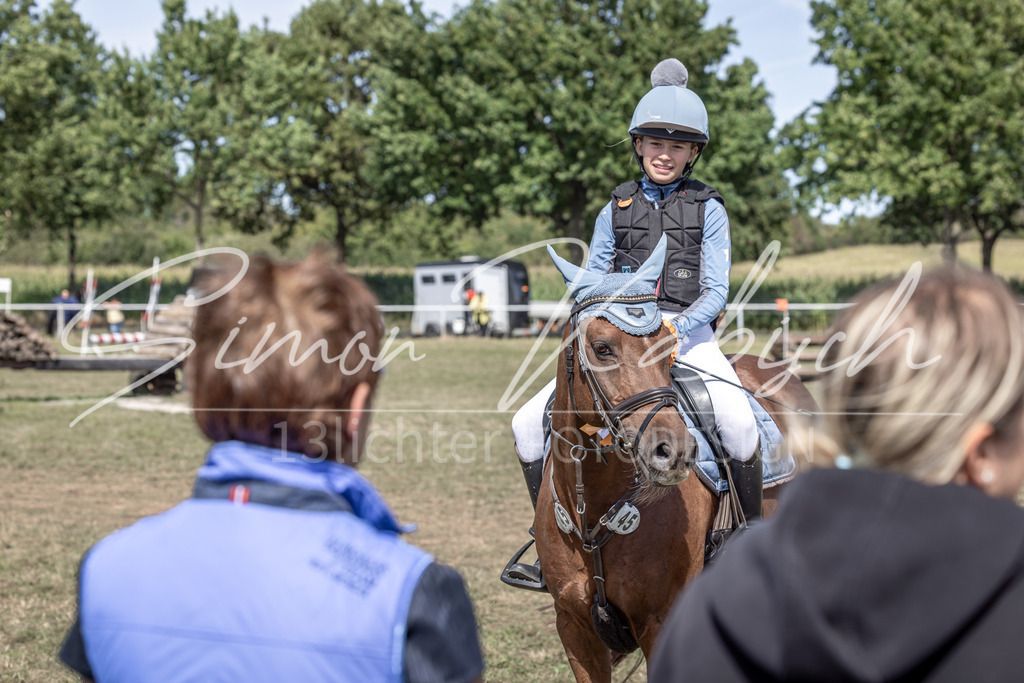 20250907-_3LI0419 | Tierfotografie Pferde, Hunde, Katzen, Haustiere.
Turnierfotografie Reitturniere, Reiten, Springreiten, Dressur in Hanau, dem Main-Kinzig-Kreis und dem Rhein-Main- Gebiet um Frankfurt