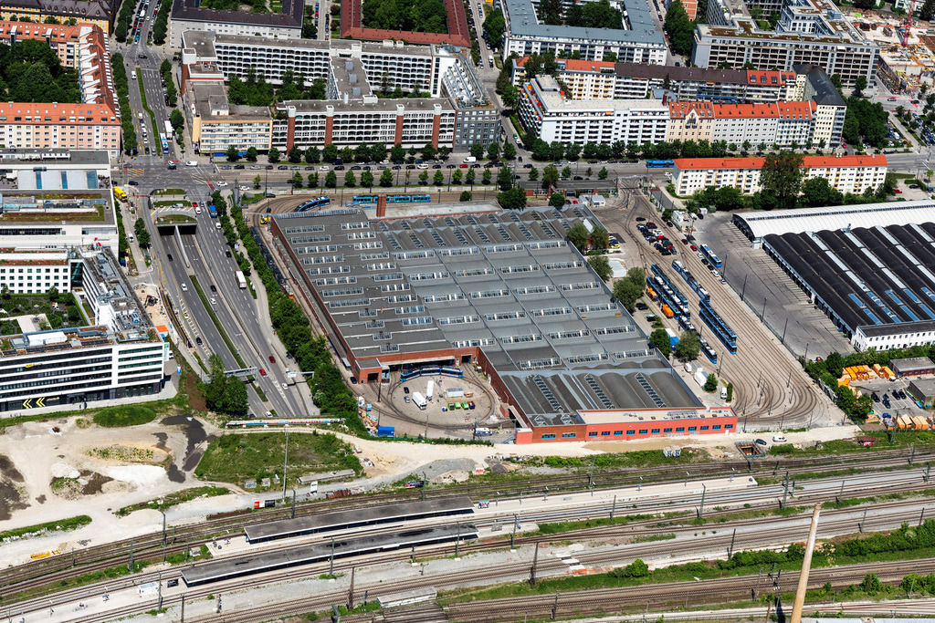 dr__0097076.jpg | MüNCHEN 19.05.2022 Nahverkehrs- und Tram- Straßenbahn- Depot sowie Betriebshof der Städtischen Verkehrsbetriebe MVG in München im Bundesland Bayern, Deutschland. // Tram depot of the Municipal Transport Company MVG in Munich in the state Bavaria, Germany. Foto: Daniel Reiter