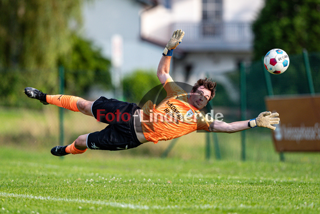 TSV Hohenpeißenberg vs. SV Haunshofen | Toto-Pokal Kr. Zugspitze West 2024 T16, TSV Hohenpeißenberg vs. SV Haunshofen, 20240724,Johannes HOYER (SVH 1) in Aktion,2024-07-24 in Hohenpeißenberg (Sportplatz Hohenpeißenberg)Copyright: WolfgangxLindner www.foto-lindner.de