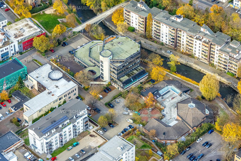 Hagen251102588 | Luftbild, AOK Sitz und IKK classic, Kirche Am Widey, Fluss Volme und herbstliche Bäume, Mittelstadt, Hagen, Ruhrgebiet, Nordrhein-Westfalen, Deutschland