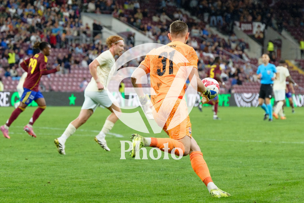 UEFA Conference League Play-offs 2nd leg - Servette FC v FC Shakhtar Donetsk | Dmytro Riznyk (31 FC Shakhtar Donetsk) controls the ball (action)  during the UEFA Conference League Play-offs 2nd leg match between Servette FC and FC Shakhtar Donetsk at Stade de Geneve in Geneva, Switzerland