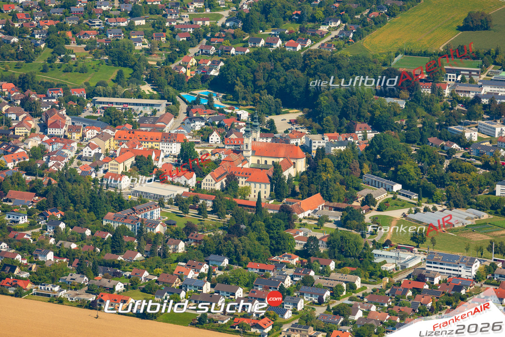 Luftaufnahme der Stadt Fürstenzell - Die Luftaufnahme wurde 2025 vom UL-Flugzeug heraus erstellt ( keine Drohne ) - Hochauflösende Luftaufnahme - für professionelle Ausdrucke geeignet. Die Geschenkidee !Mit Lizenz und Bildrechte bestellbar