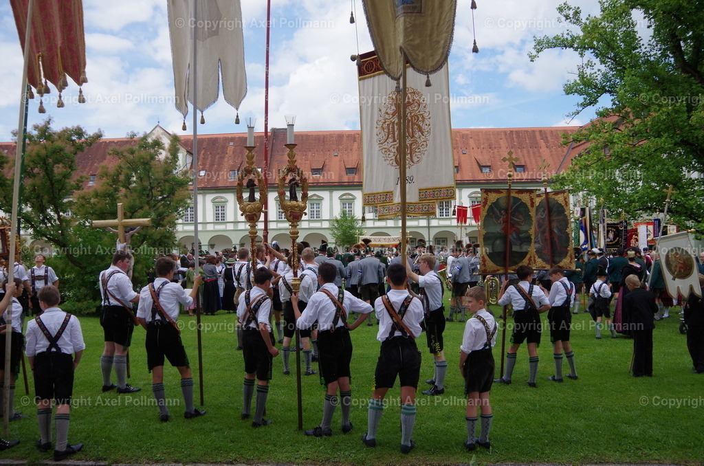 IMGP7021 | fotografiert von Axel PollmannLeonhardi Wallfahrt Benediktbeuern und Murnau, Fronleichnam, Fasching, Landschaft im Loisachtal und Benediktbeuern  - Realisiert mit Pictrs.com