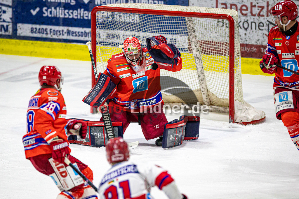 EC Peiting vs Deggendorfer SC | Eishockey Oberliga Süd Vorrunde 2024/2025, EC Peiting vs Deggendorfer SC, 20241228,Andreas MAGG (ECP Goali 32) in Aktion,2024-12-28 in Peiting (Eisstadion)Andreas MAGG (ECP Goali 32)Copyright: WolfgangxLindner foto-lindner.de
