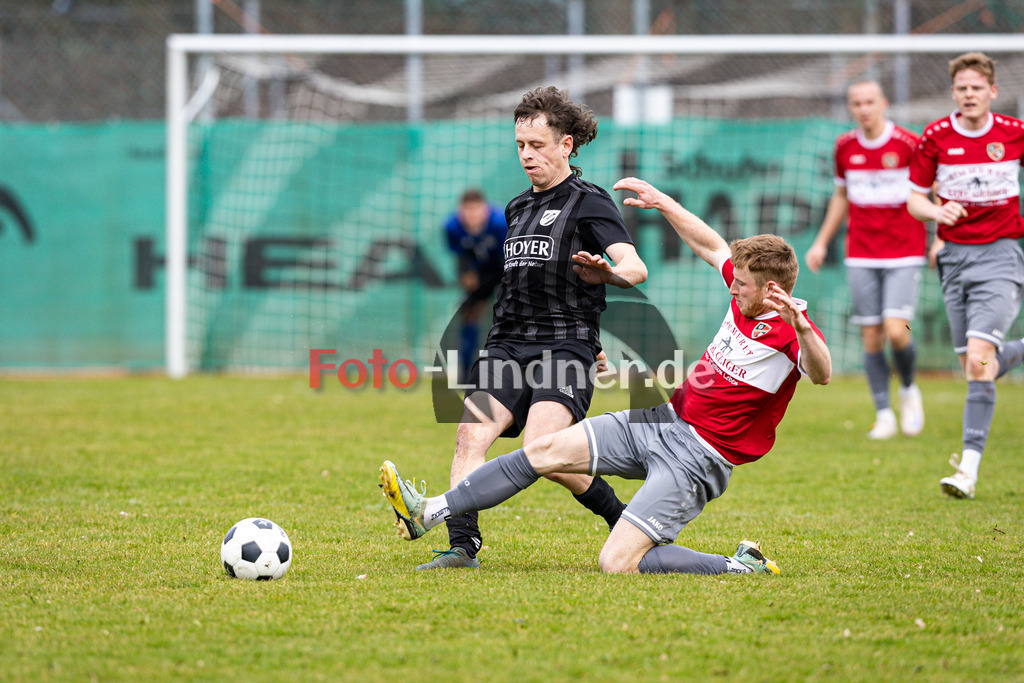 SV Polling gegen FC Wildsteig/Rottenbuch | Fußball Kreisliga Herren Oberbayern Zugspitze Gruppe 1 2024/25, SV Polling gegen FC Wildsteig/Rottenbuch, 20250330,Zweikampf,2025-03-30 in Polling (Sportplatz Polling), Benedikt VEICHT (SV Polling 19), Romas LEITNER (FC Wildsteig/Rottenbuch 5)Copyright: WolfgangxLindner www.foto-lindner.de