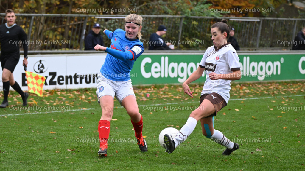Holstein Kiel vs St. Pauli | Ronja Jürgensen (Holstein #8) / Linnea Taube (St. Pauli #20) - Fußball-Regionalliga Nord Frauen 2024/2025 / Holstein Kiel vs St. Pauli / Waldwiese / Kiel / 10.11.24 - Realisiert mit Pictrs.com