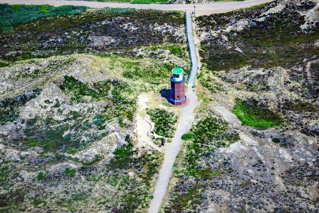Sylt_Kampen_Leuchtturm_Qürmarkenfeür_Rotes_Kliff_ELS_0982210625 | KAMPEN (SYLT) 13.08.2025 Leuchtturm als historisches Seefahrtszeichen " Quermarkenfeuer Rotes Kliff " in Kampen (Sylt) im Bundesland Schleswig-Holstein, Deutschland. Weiterführende Informationen bei: Sylt Marketing GmbH. // Lighthouse as a historic seafaring character " Quermarkenfeuer Rotes Kliff " in Kampen (Sylt) in the state Schleswig-Holstein, Germany. Further information at: Sylt Marketing GmbH. Foto: Martin Elsen