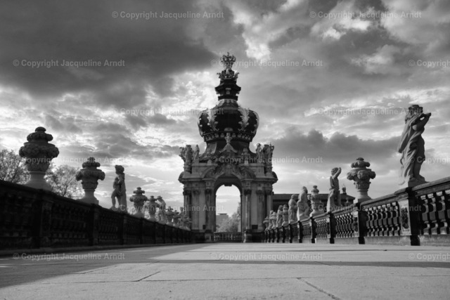 zwinger_sw | Fotografie Photography Dresden Photoshooting  Fotoshooting Fotografin Dresdencity Bilder  Foto Dresdenvideos Kalender Postkarten Bilderdownload Portrait Hochzeitsfotografie Familienfotos Bewerbungsbilder Studiofotografie Fotograf Dresdenbilder Business - Realisiert mit Pictrs.com