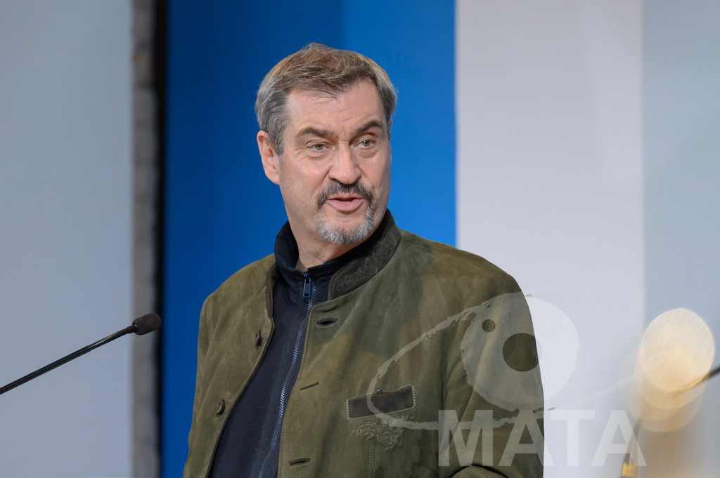 _DW04900 | Bayerns Ministerpräsident Markus Söder (CSU) bei einer Pressekonferenz im Lokschuppen. Rosenheim, 02.12.2025 Bayern Deutschland - Realisiert mit Pictrs.com