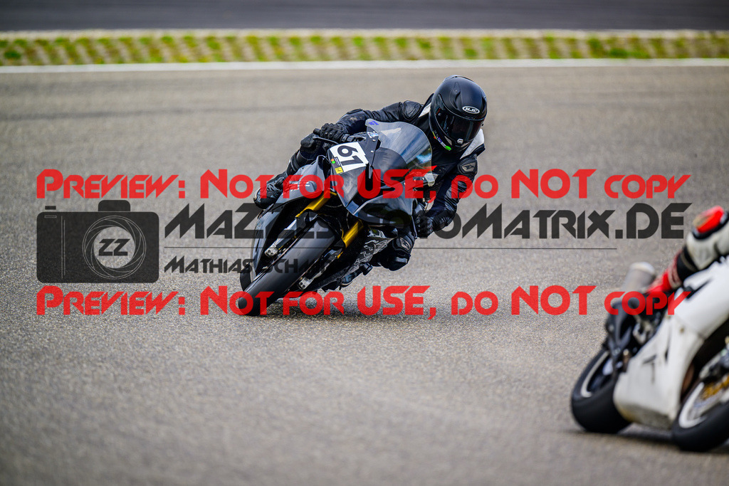 MaZZes_FotoMatrix_240910_6007705_5551 | GELB