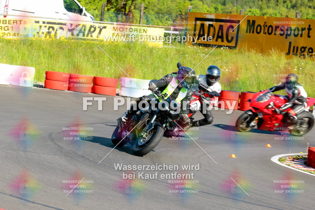 Moto-TeamOBK-21091 | Hier findet Ihr Bilder von Touristenfahrten auf der Nürburgring Nordschleife oder von anderen Veranstaltungen die ich besucht habe. Viel Spass beim Durch Schauen 