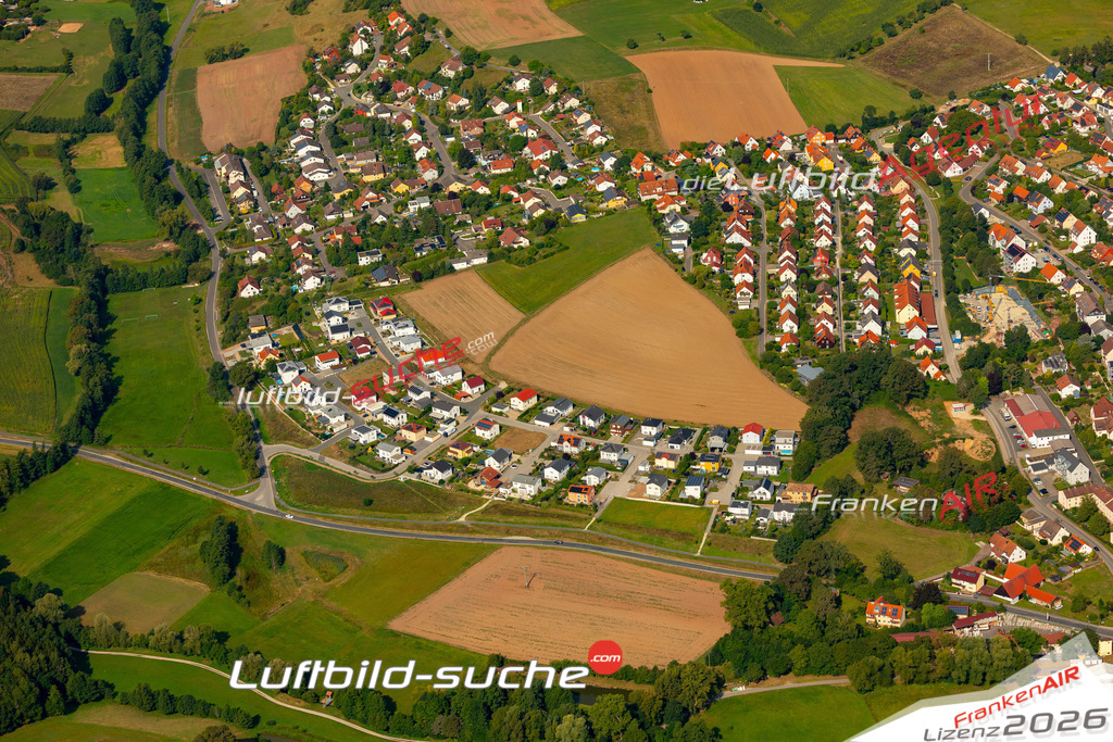 Das Luftbild zeigt :  Emskirchen - Die Luftaufnahme wurde 2024 vom UL-Flugzeug aus erstellt ( keine Drohne ) - Hochauflösende Luftaufnahme - Für grossformatige Ausdrucke geeignet. Die Geschenkidee !Mit Lizenz und Bildrechte bestellbar